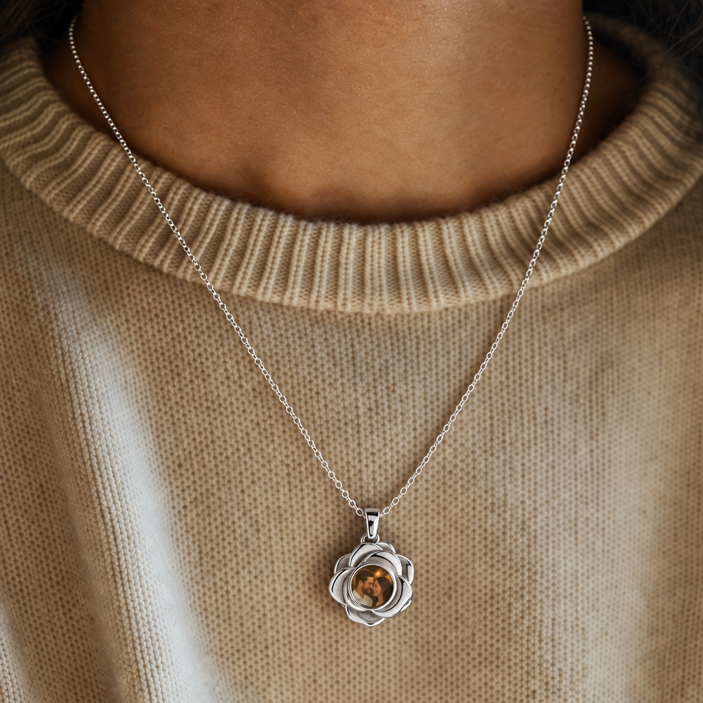 The Memory Necklace - Flower pendant, Silver